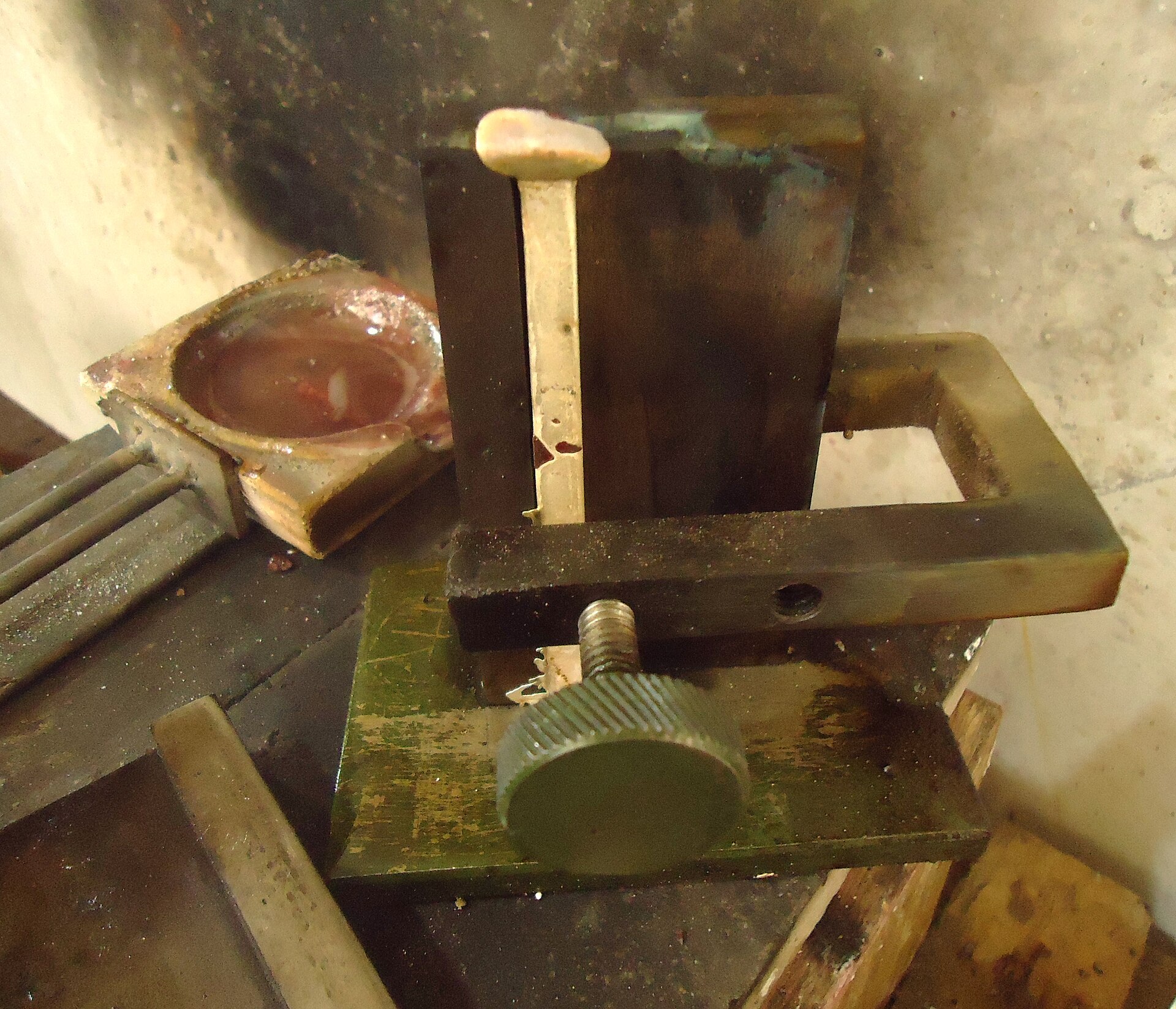 Lingot d'argent et son moule